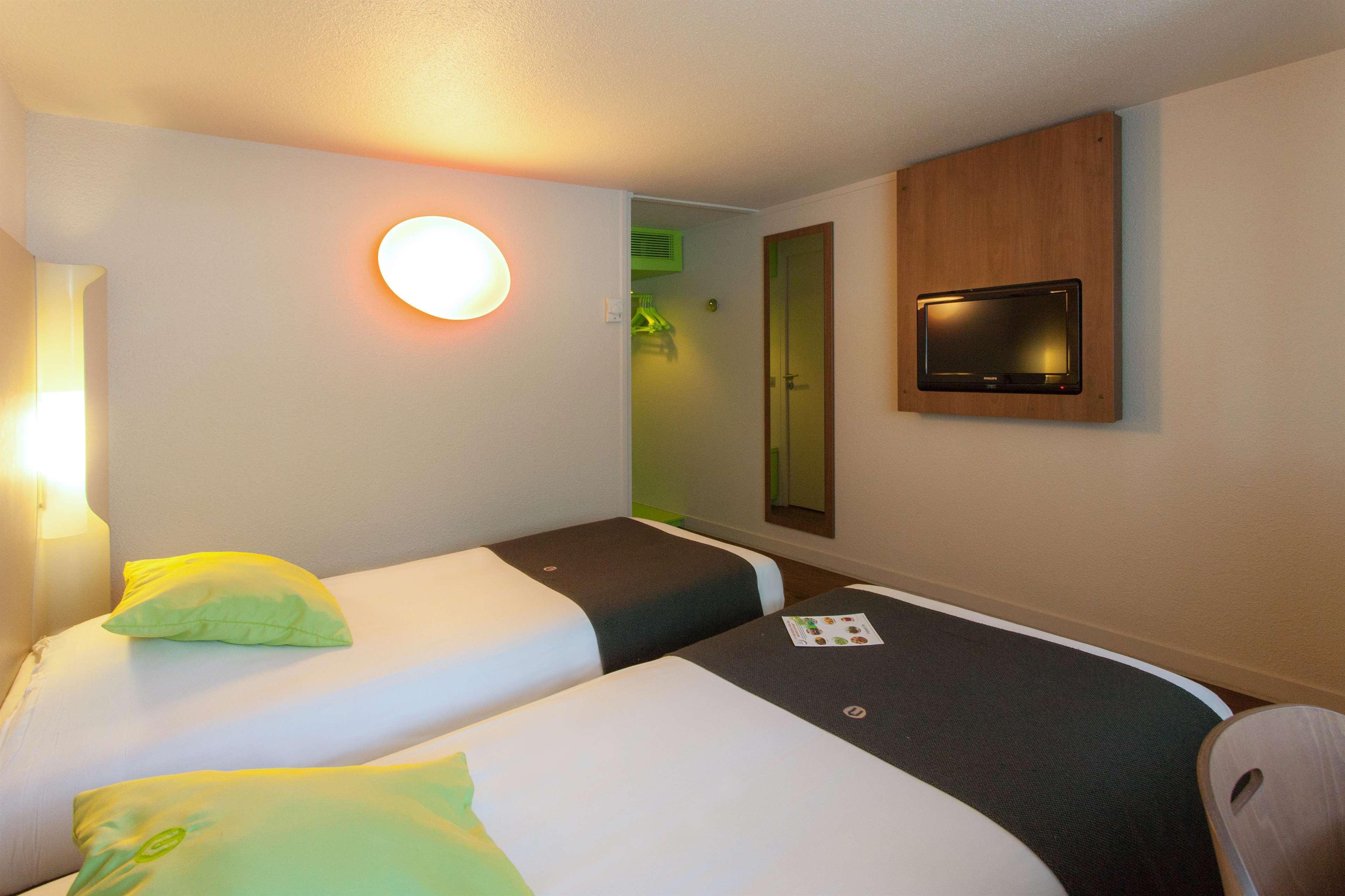 Campanile Tours Sud ~ Joue-Les-Tours Hotel Exterior foto